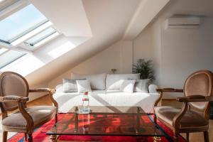 Visit Oomph Apartments