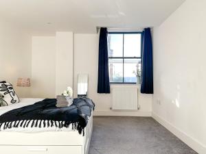 NEW - St James - City Centre Modern Apartment