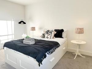 NEW - St James - City Centre Modern Apartment