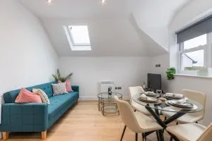 Premium 2-Bedroom Apartment, Leatherhead, Sleeps 4 - 米克勒姆