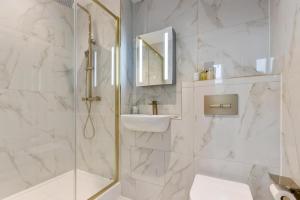 Premium 2-Bedroom Apartment, Leatherhead, Sleeps 4