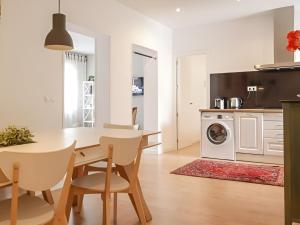 Sam Cozy Elite Studio