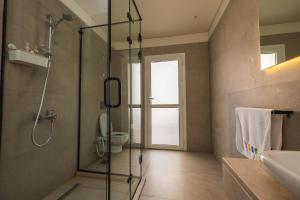 Nile-View Luxe 1BR Apartment