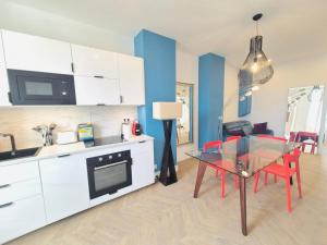 Luxury 3 bed 2 bath flat Cannes Croisette
