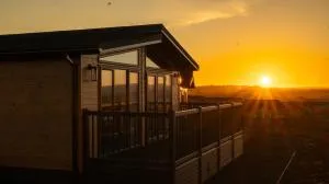 Lost Shore Surf Resort - Ratho