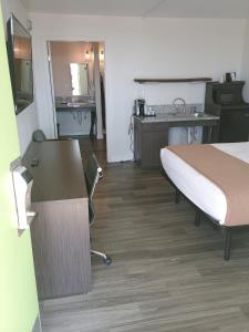 Queen Room - Disability Access room in Hillside Crossing Nashville