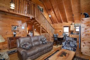 Bear Paw Hideaway Hot Tub Theater Multicade