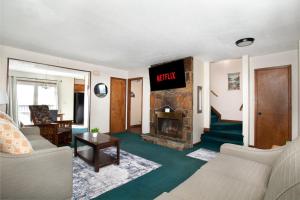 Hillside Hideaway Community Pool Grill MORE