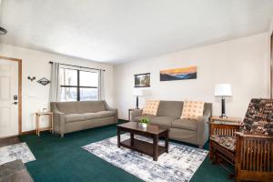 Hillside Hideaway Community Pool Grill MORE