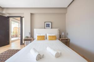 Artistic 2BDR Flat w Terrace & City View In Centre