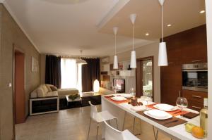 Two-Bedroom Apartment with Balcony room in Casa Real