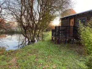 Shepherd Hut Lodge on Farm Waterside Goodwin Farm - Brede