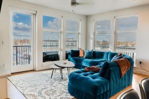 Designer NEW 2BD 2BA Pool,Htub,Gym,Bowling