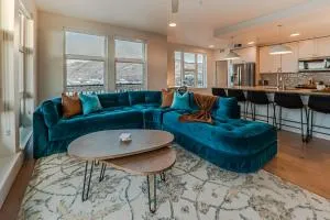 Designer NEW 2BD 2BA Pool,Htub,Gym,Bowling - بونتيفول