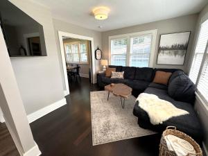 Walk Downtown & River Stylish Cozy Stay w Huge Porch