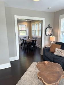 Walk Downtown & River Stylish Cozy Stay w Huge Porch