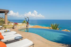 Beautiful Villa Fully Staffed & Steps From Swimmable Beach in Villas Del Mar