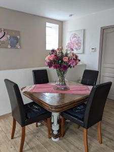 Appartements Appartement spacieux et charmant : photos des chambres