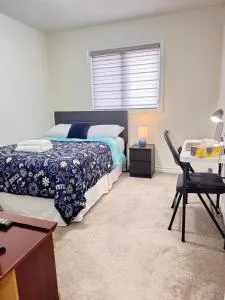 Nice Cozy Room in Thorold, close to Niagara Falls - ثورولد