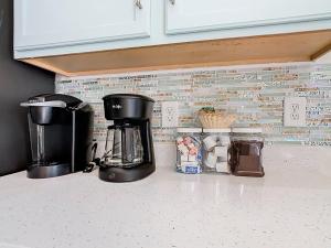 Relaxing retreat w pool & game room