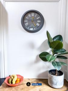 Private Studio with Air Con By LS2G Short Lets & Serviced Accommodation Greater London