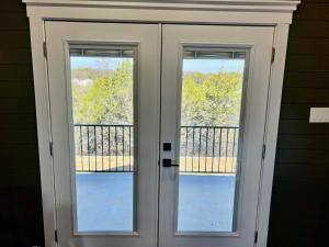 NEW Stunning Views & Lake Access Villa