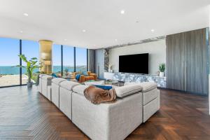 Complete Host Nine Elm Apartments