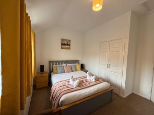 Doctors, Nurses, Families and contractors welcome