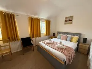 Doctors, Nurses, Families and contractors welcome - Abbots Ripton