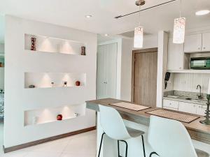 Pacific Plaza 211