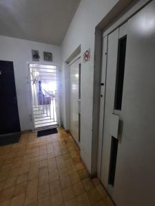 Apto com 4 camas no bairro do Reduto