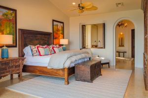 Villas Del Mar Fully Staffed and access to Golf & Palmilla Dunes Club