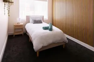 Cozy 2-Bed Ramsgate Retreat, Walk to Beach & Shops - Taren Point