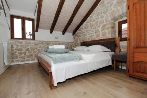 Stone House in Makarska with Pool & Mountain View