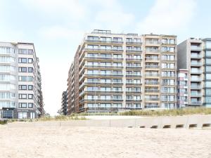 Apartment in Middelkerke with Beach Views