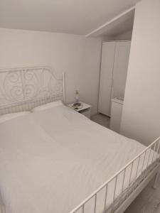 Apartments with swimming pool Motovun - Bataji, Central Istria - Sredisnja Istra - 7069