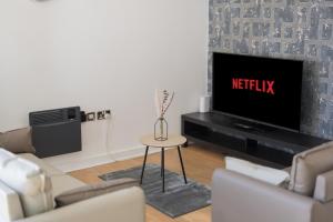 Highrise Balcony Stay in the Heart of Wolverhampton