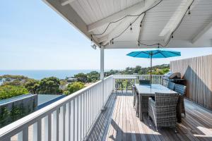 Mt Martha Coastal Retreat - Pool & Water Views