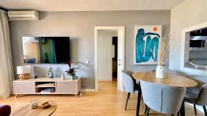 MAR AZUL Playa y Piscina 80 metros de la playa