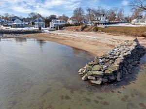 Cozy apartment, private beach & jacuzzi