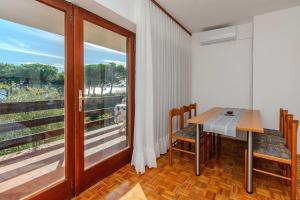 Family friendly seaside apartments Privlaka, Zadar - 24008