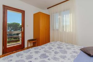 Family friendly seaside apartments Privlaka, Zadar - 24008