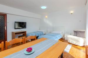 Family friendly seaside apartments Privlaka, Zadar - 24008