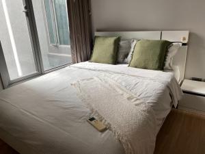 Ceil by Sansiri BTS Ekamai Shuttle to BTS Ekamai , Gateway mall , Major Cineplex mid city. Great place to explore bangkok