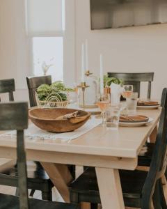 Coastal Elegance Close to Beach & Downtown