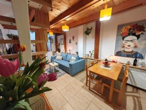 Frida Old Town Apartment with private parking