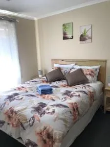 5 bd 2 bath new retreat house in Christie Downs - Hackham