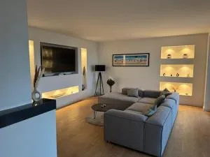 Modern dream house with private spa and gym - Bilsen