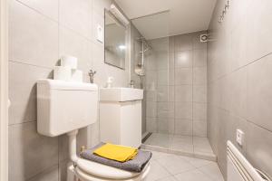 Cosy Studio In Central Party District W41 Blue