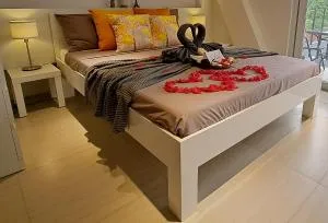 Private & Romantic 1BR Kitchen & Balcony, Pool - Malabag